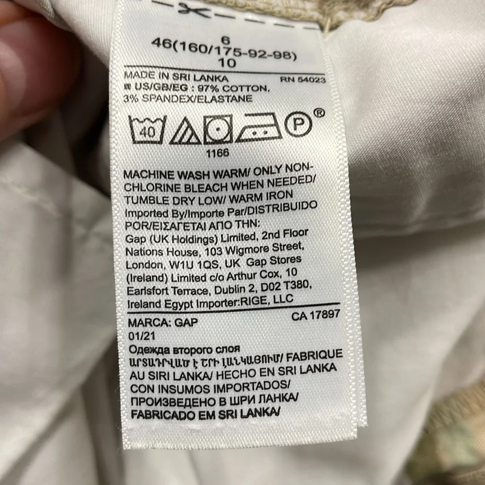 Gap camo shorts with matching top - Picture 5 of 6